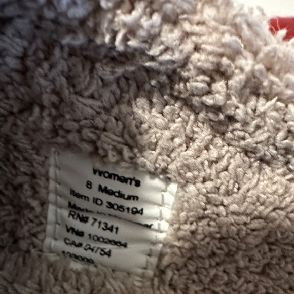 Red Slippers with Cat Design - Picture 6 of 6